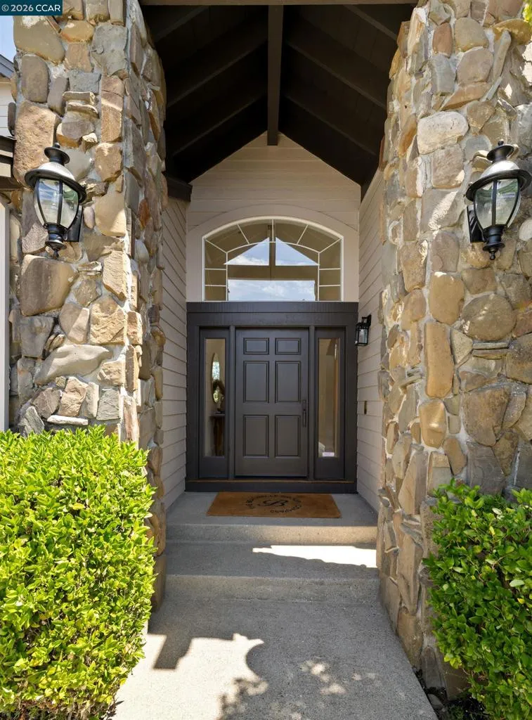 78 Scenic Dr Orinda, CA 94563