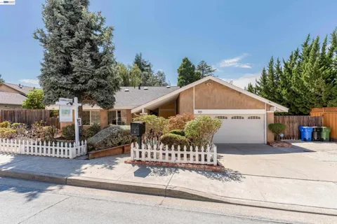 38749 Canyon Heights Dr