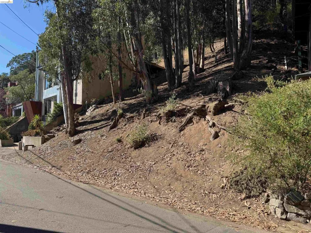 1830 Arrowhead Dr Oakland, CA 94611