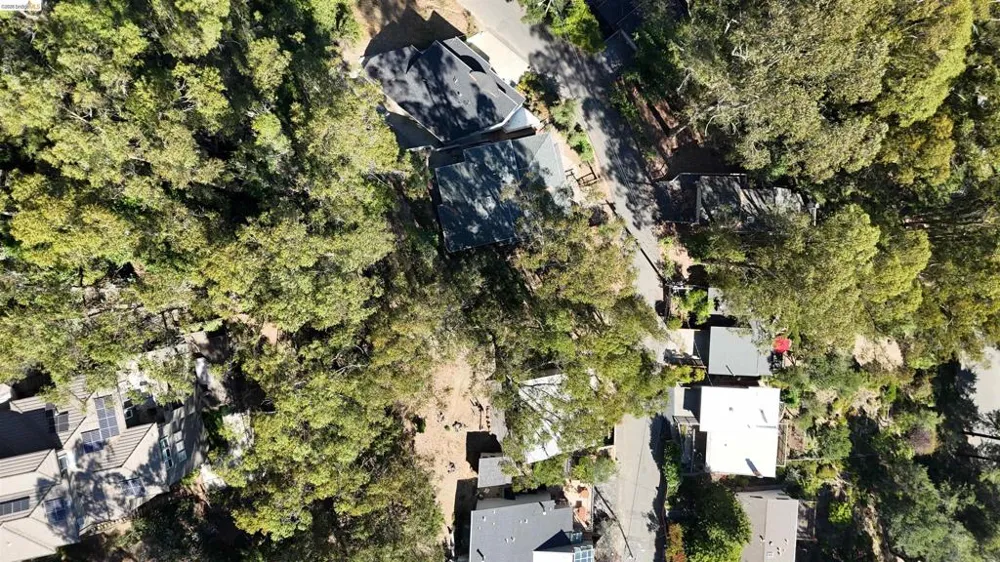 1830 Arrowhead Dr Oakland, CA 94611