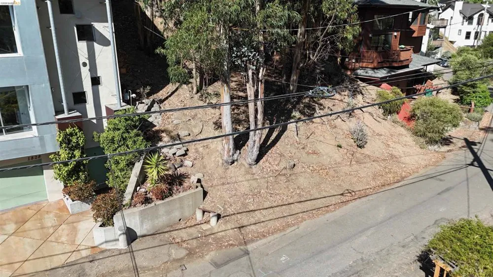 1830 Arrowhead Dr Oakland, CA 94611