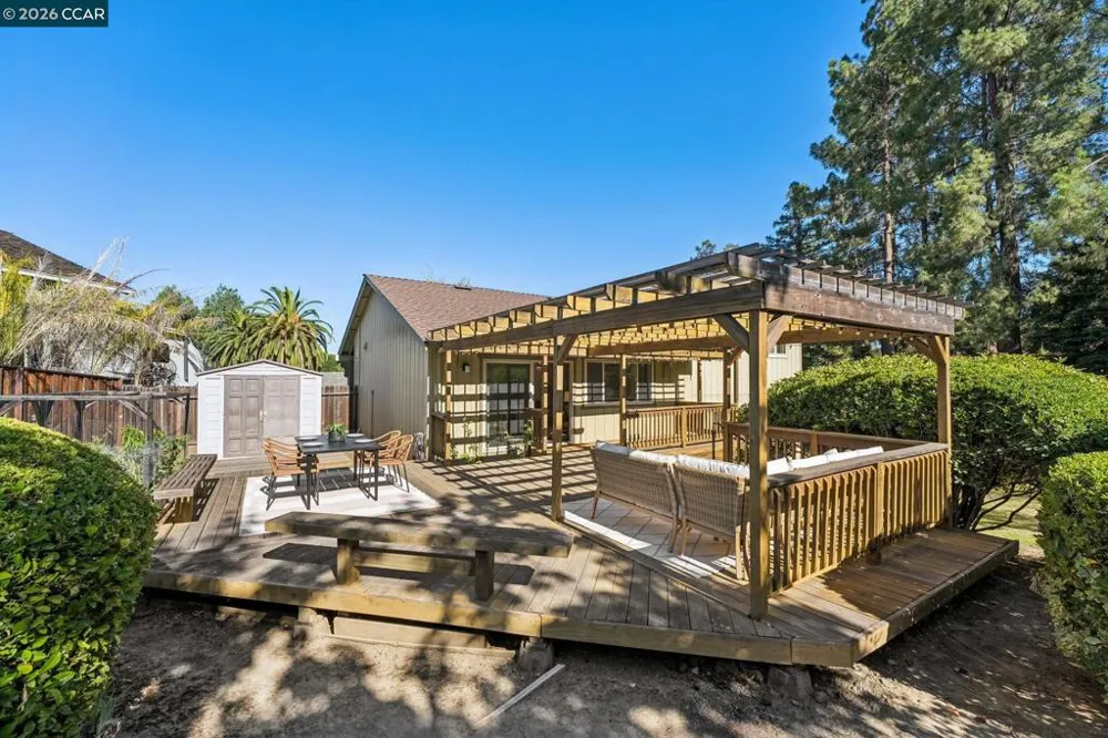 41 Burnham Ct Pleasant Hill, CA 94523