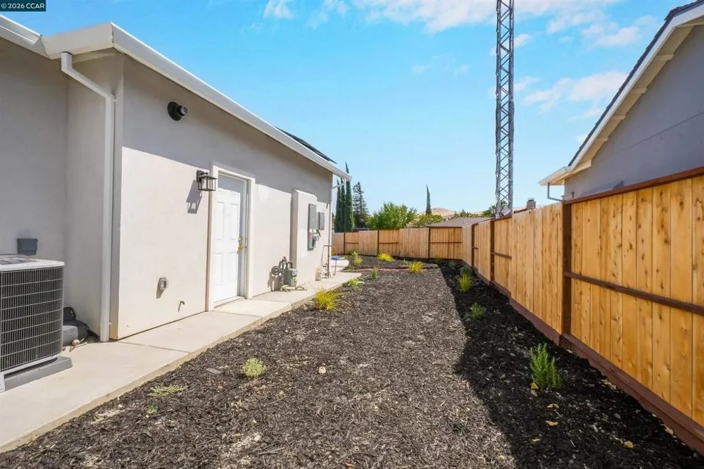2102 Paige Ct Pittsburg, CA 94565