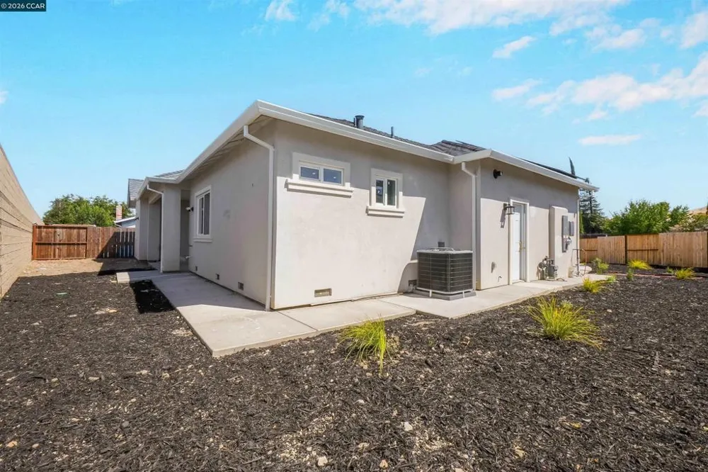 2102 Paige Ct Pittsburg, CA 94565