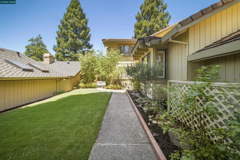951 Redwood Dr Danville, CA 94506