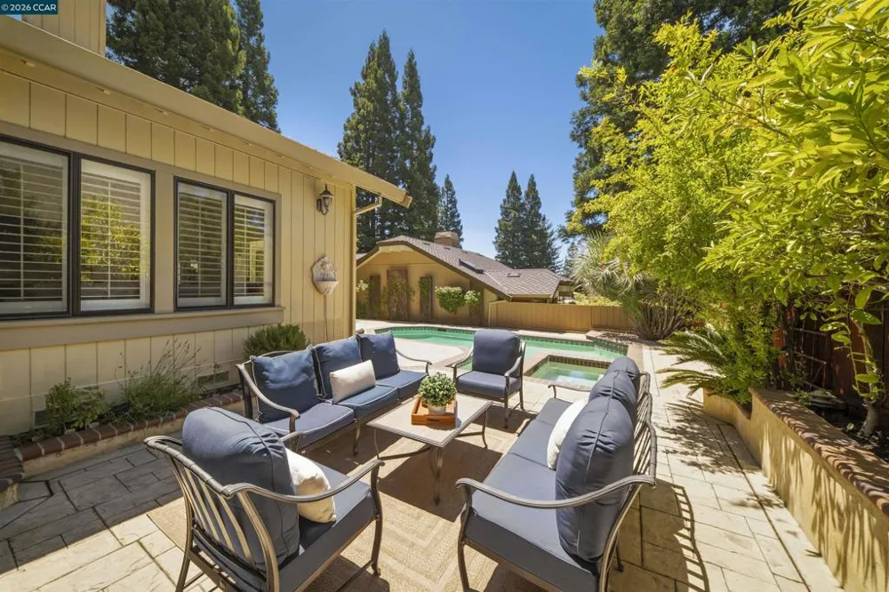 951 Redwood Dr Danville, CA 94506