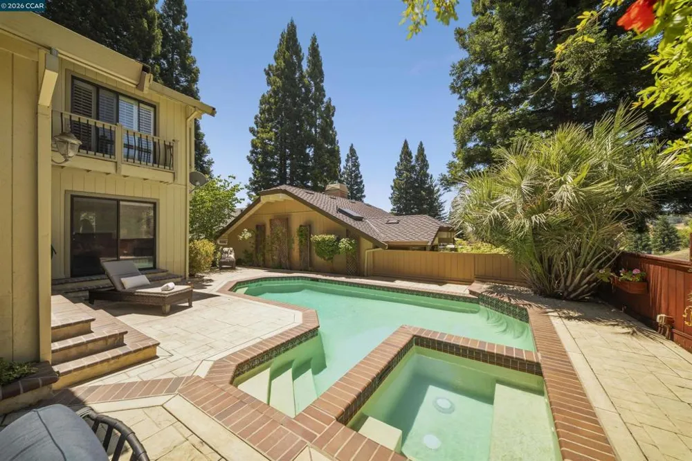 951 Redwood Dr Danville, CA 94506