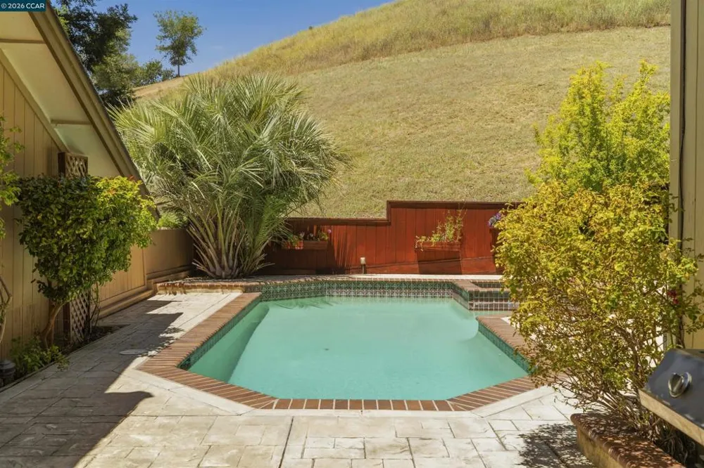 951 Redwood Dr Danville, CA 94506