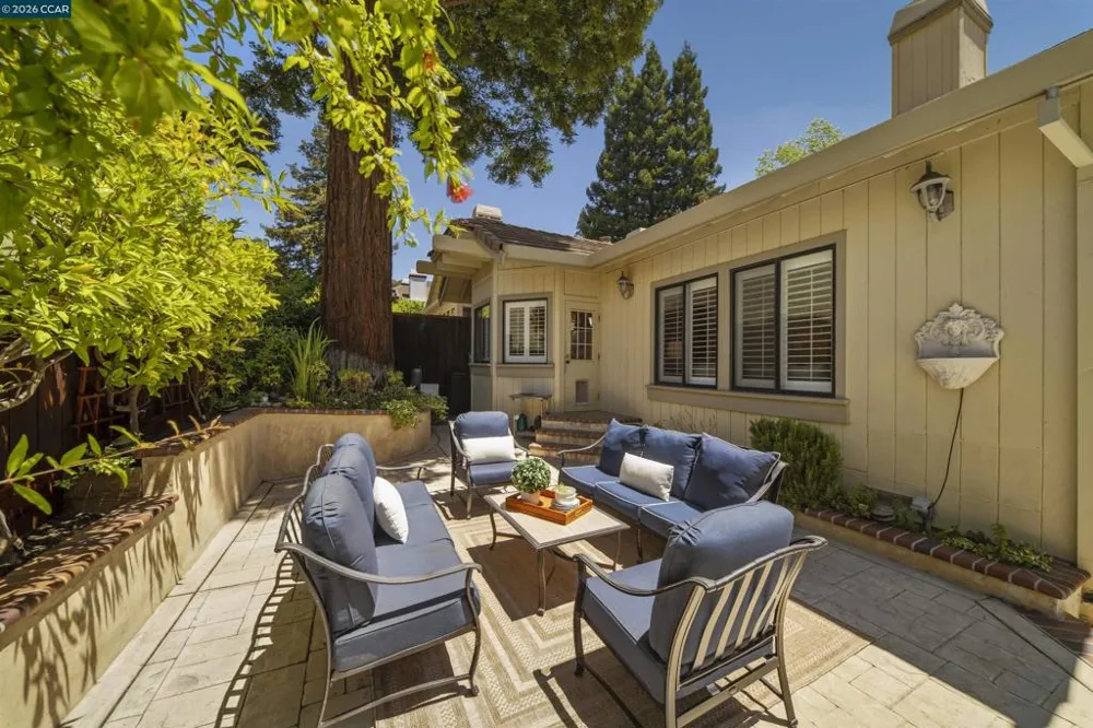 951 Redwood Dr Danville, CA 94506