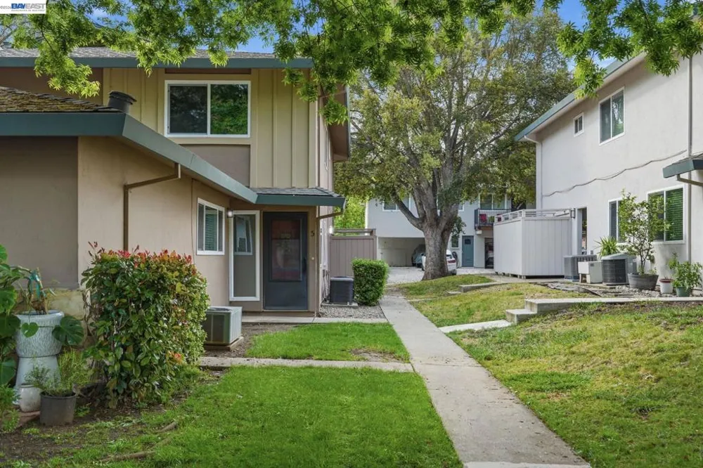 8185 Arroyo Dr #3 Pleasanton, CA 94588