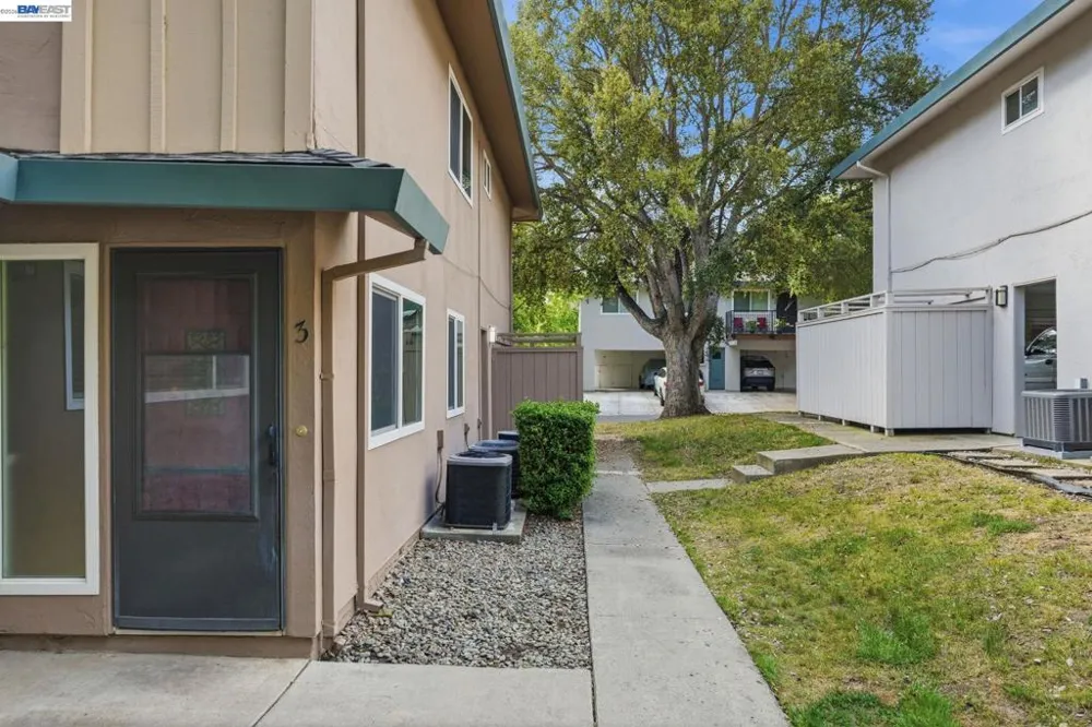 8185 Arroyo Dr #3 Pleasanton, CA 94588