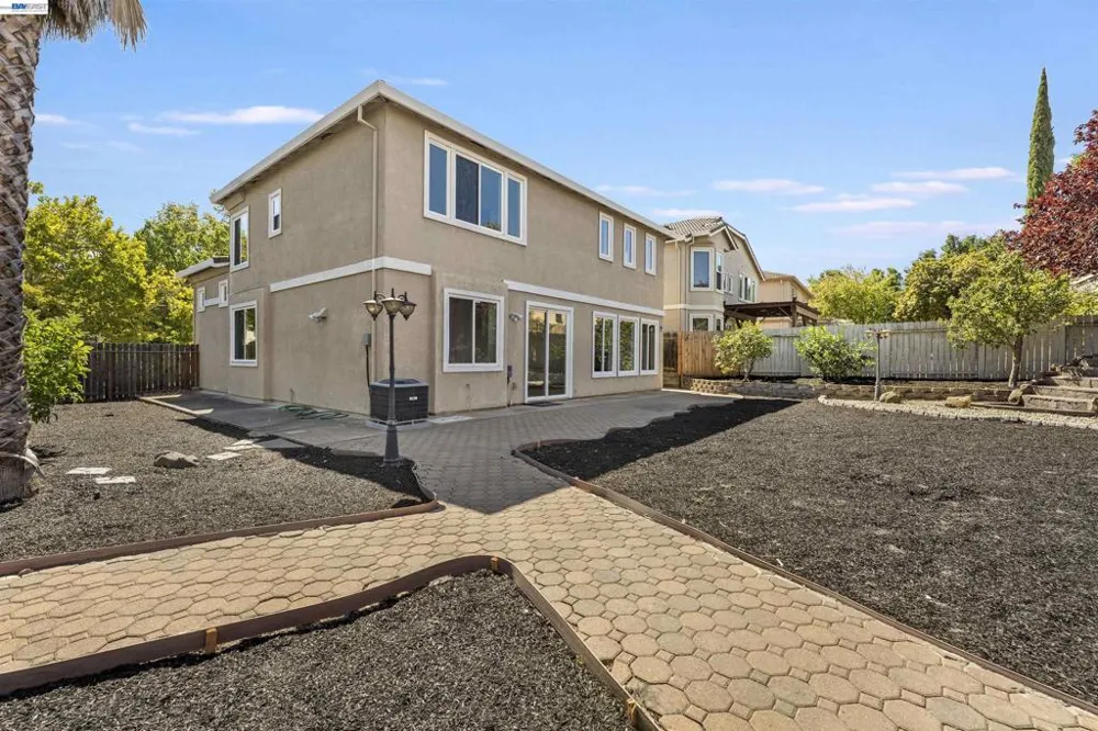 2600 Yorkshire Dr Antioch, CA 94531