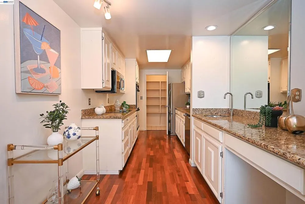 30 Mounds Rd #201 San Mateo, CA 94402