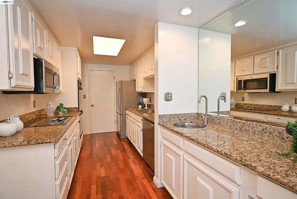 30 Mounds Rd #201 San Mateo, CA 94402