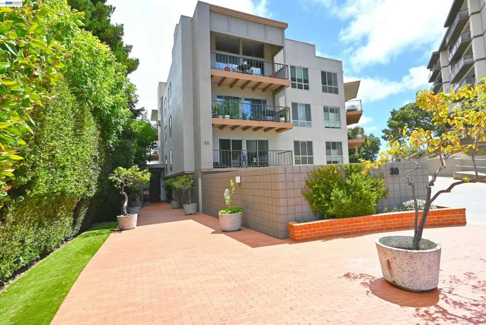 30 Mounds Rd #201 San Mateo, CA 94402
