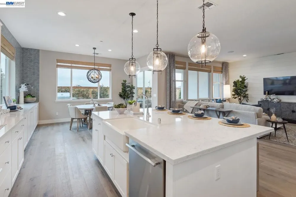 1276 Parkcrest Circle Manteca, CA 95336