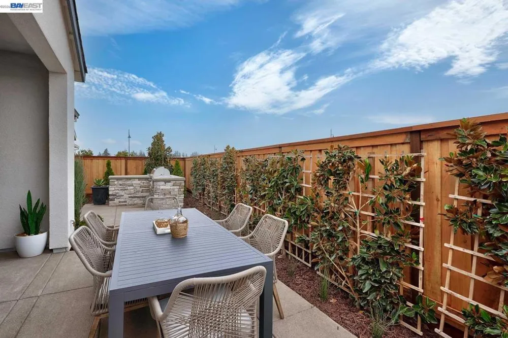 1276 Parkcrest Circle Manteca, CA 95336