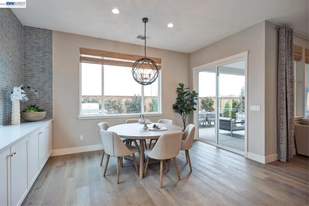 1276 Parkcrest Circle Manteca, CA 95336