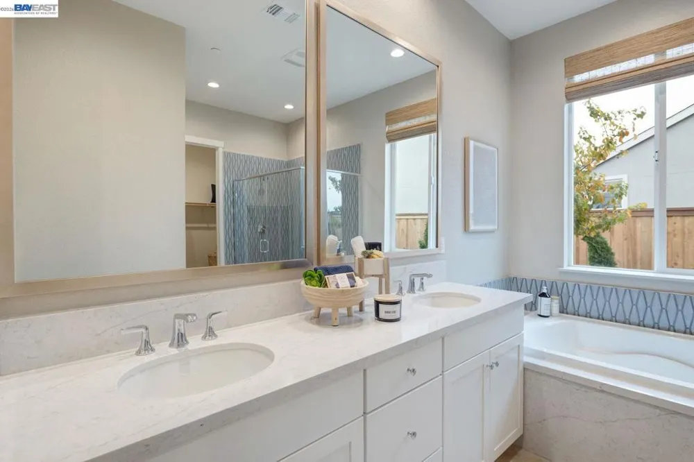 1276 Parkcrest Circle Manteca, CA 95336