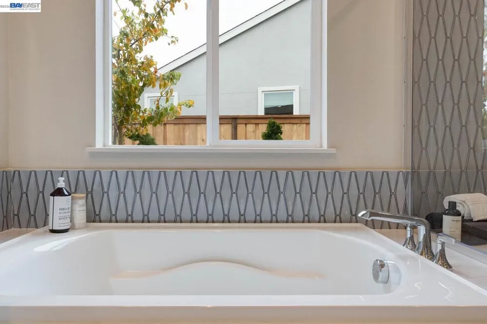 1276 Parkcrest Circle Manteca, CA 95336