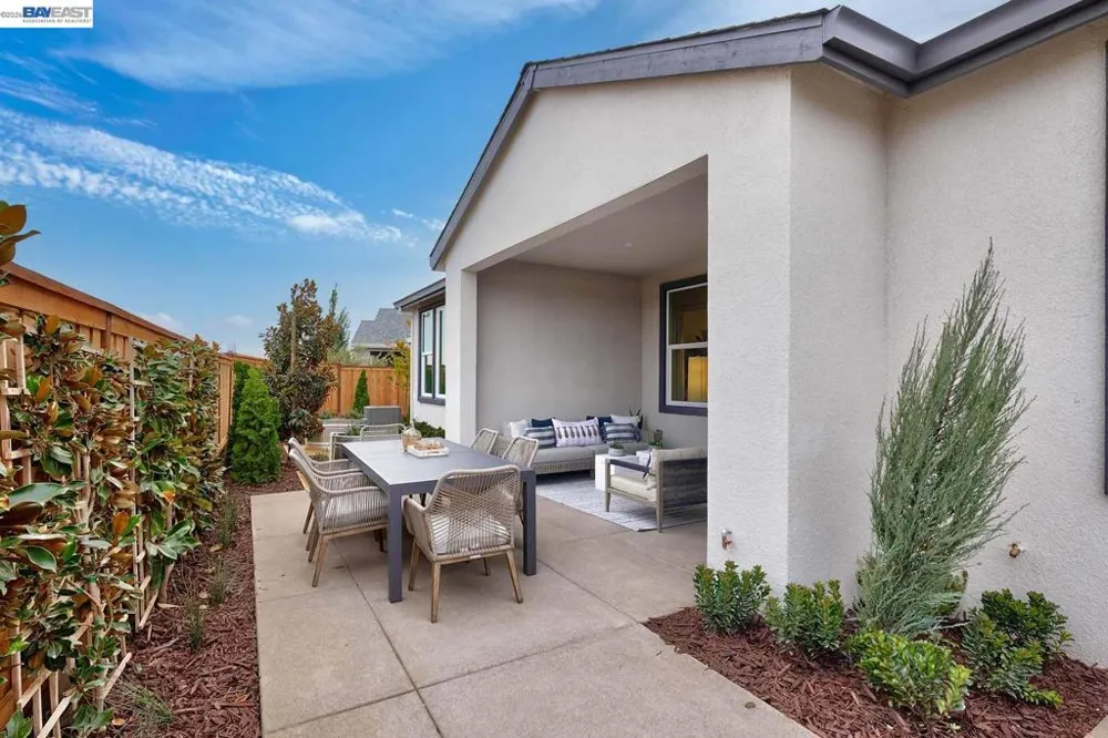 1276 Parkcrest Circle Manteca, CA 95336