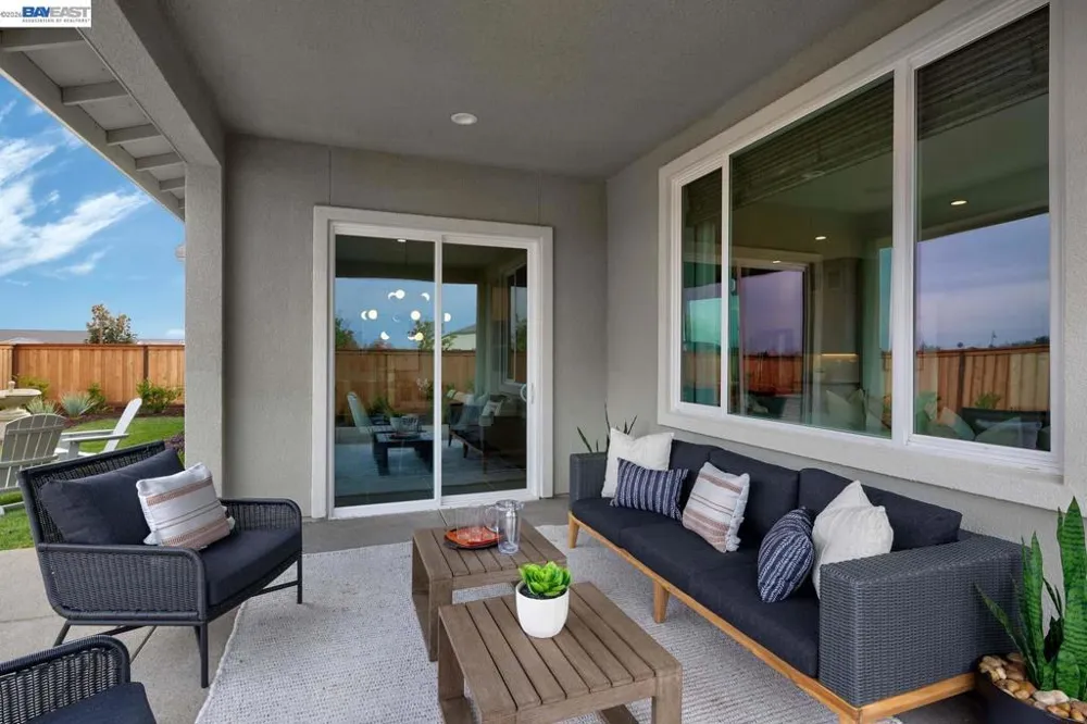 1288 Parkcrest Circle Manteca, CA 95336