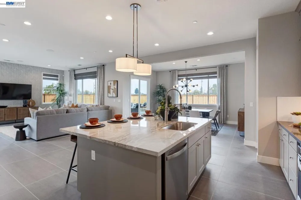 1288 Parkcrest Circle Manteca, CA 95336