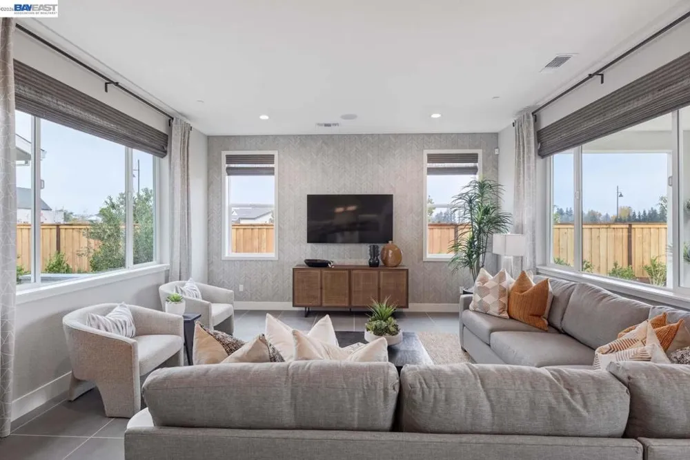 1288 Parkcrest Circle Manteca, CA 95336