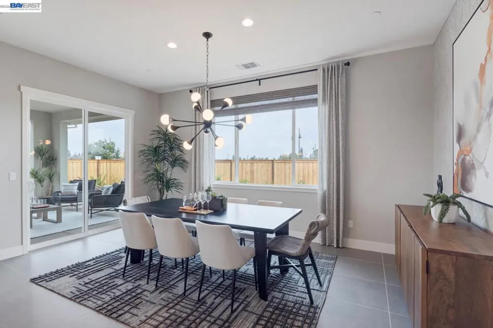 1288 Parkcrest Circle Manteca, CA 95336