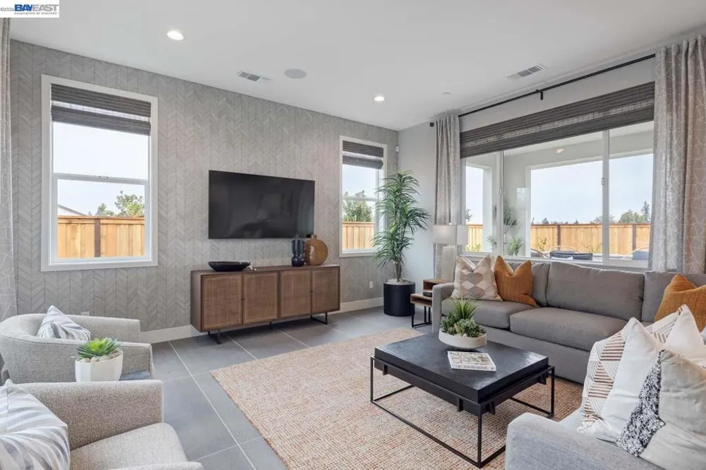 1288 Parkcrest Circle Manteca, CA 95336