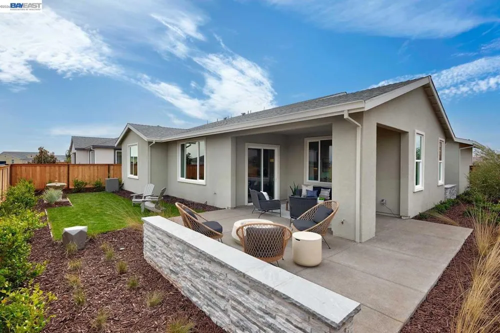 1288 Parkcrest Circle Manteca, CA 95336