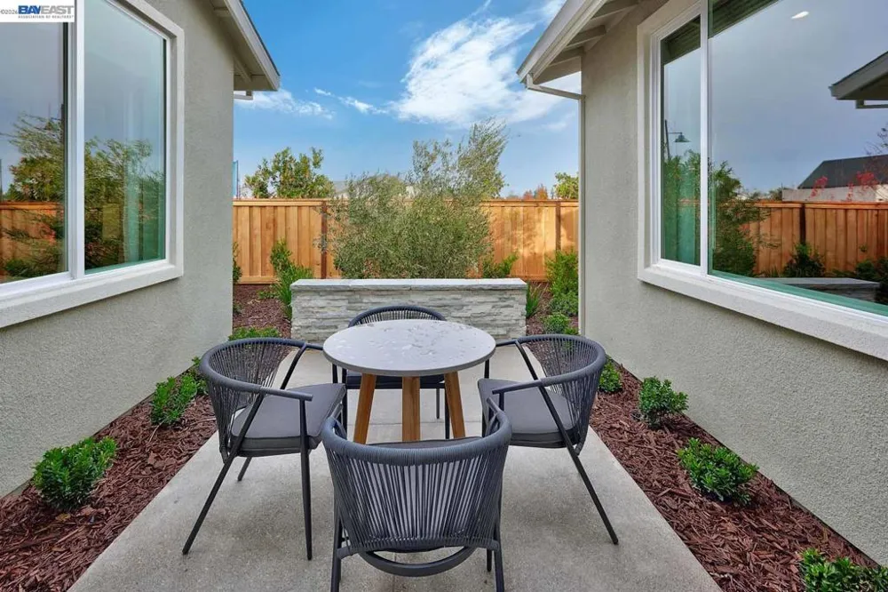 1288 Parkcrest Circle Manteca, CA 95336