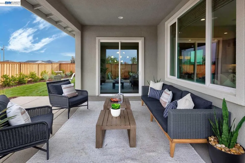 1288 Parkcrest Circle Manteca, CA 95336