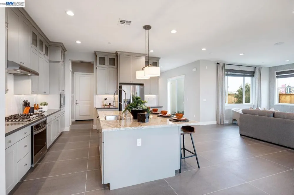 1288 Parkcrest Circle Manteca, CA 95336