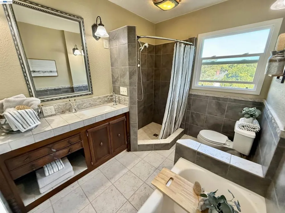 272 Lorraine Blvd San Leandro, CA 94577