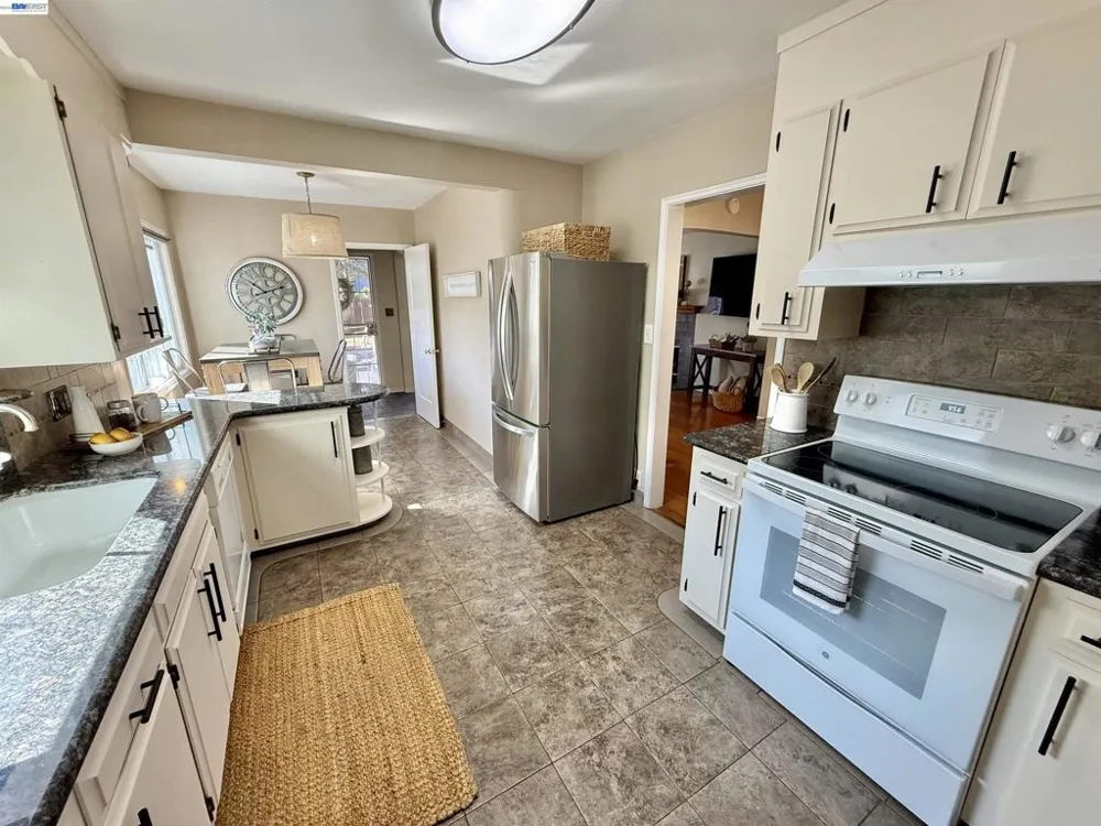 272 Lorraine Blvd San Leandro, CA 94577