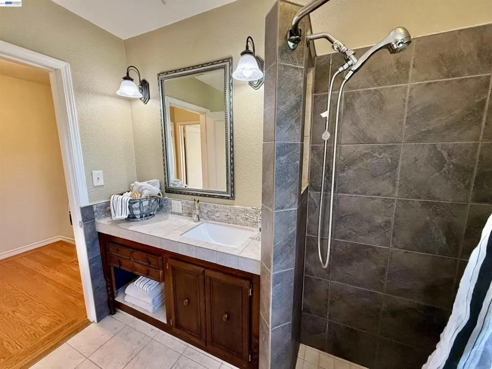 272 Lorraine Blvd San Leandro, CA 94577