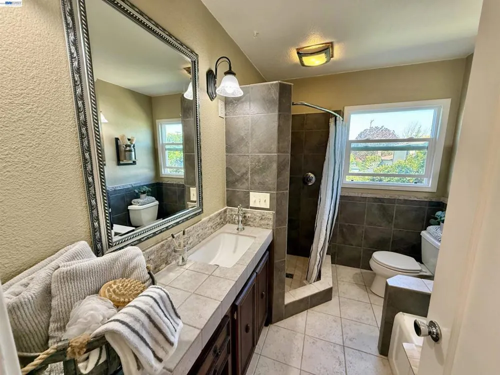 272 Lorraine Blvd San Leandro, CA 94577
