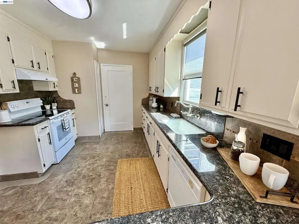 272 Lorraine Blvd San Leandro, CA 94577