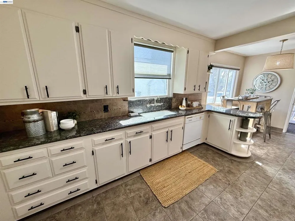 272 Lorraine Blvd San Leandro, CA 94577