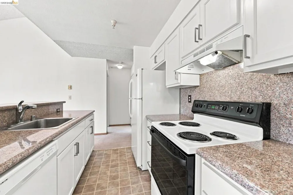 39206 Guardino Dr #302 Fremont, CA 94538