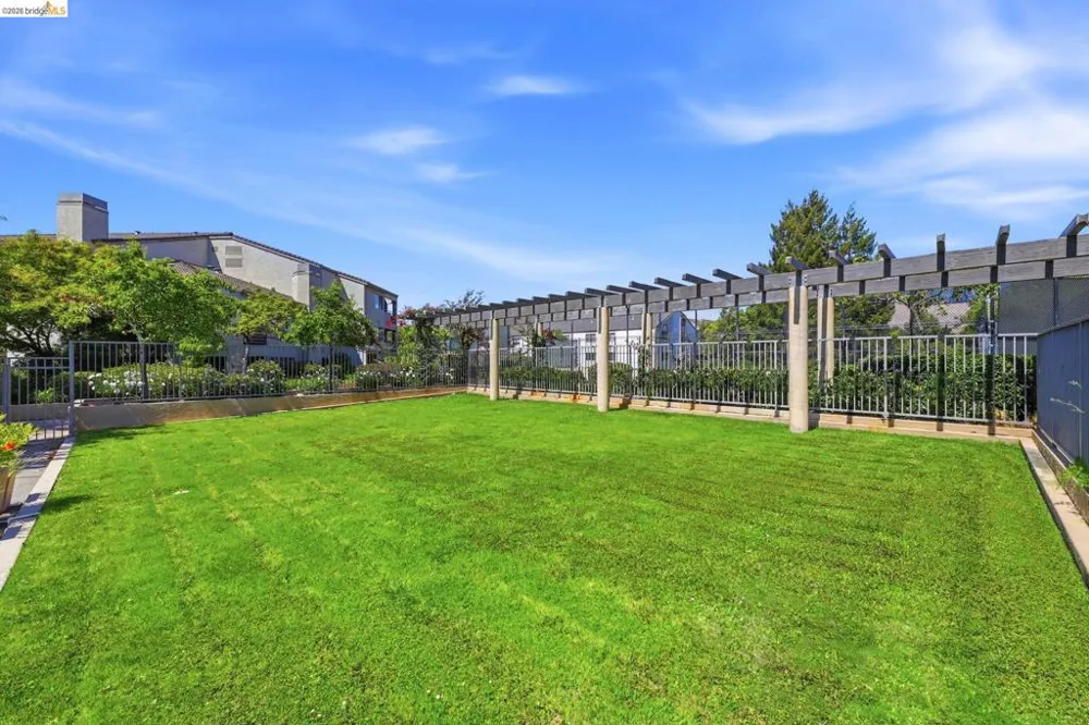 39206 Guardino Dr #302 Fremont, CA 94538