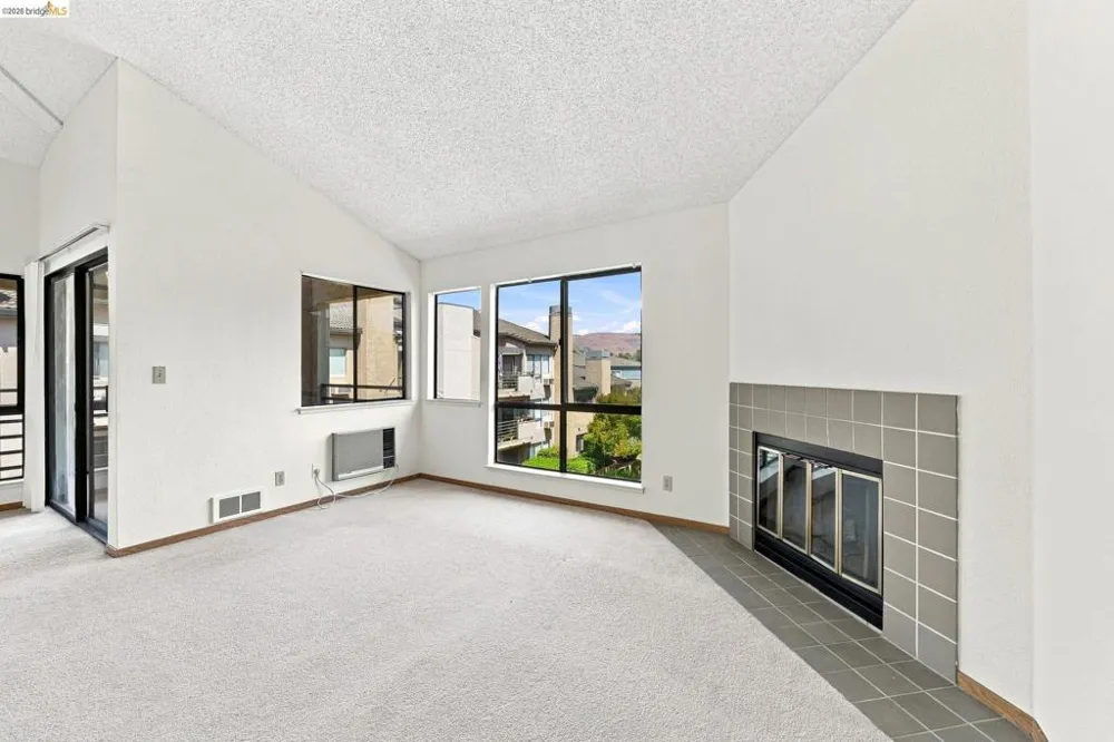 39206 Guardino Dr #302 Fremont, CA 94538