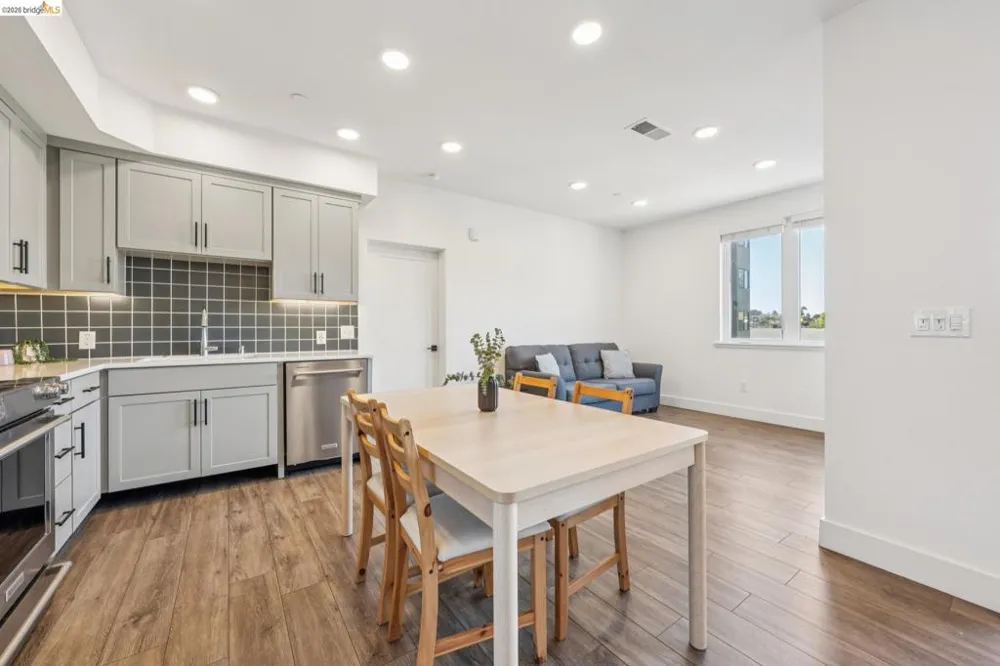 10300 San Pablo Ave #203 El Cerrito, CA 94530