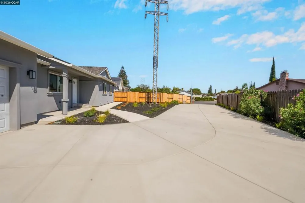 2100 Paige Ct Pittsburg, CA 94565