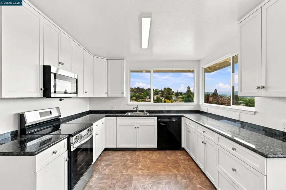 18490 Carlwyn Dr Castro Valley, CA 94546