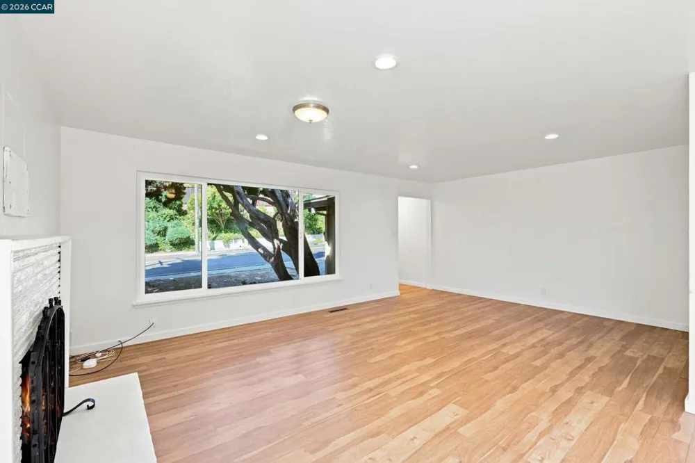 18490 Carlwyn Dr Castro Valley, CA 94546