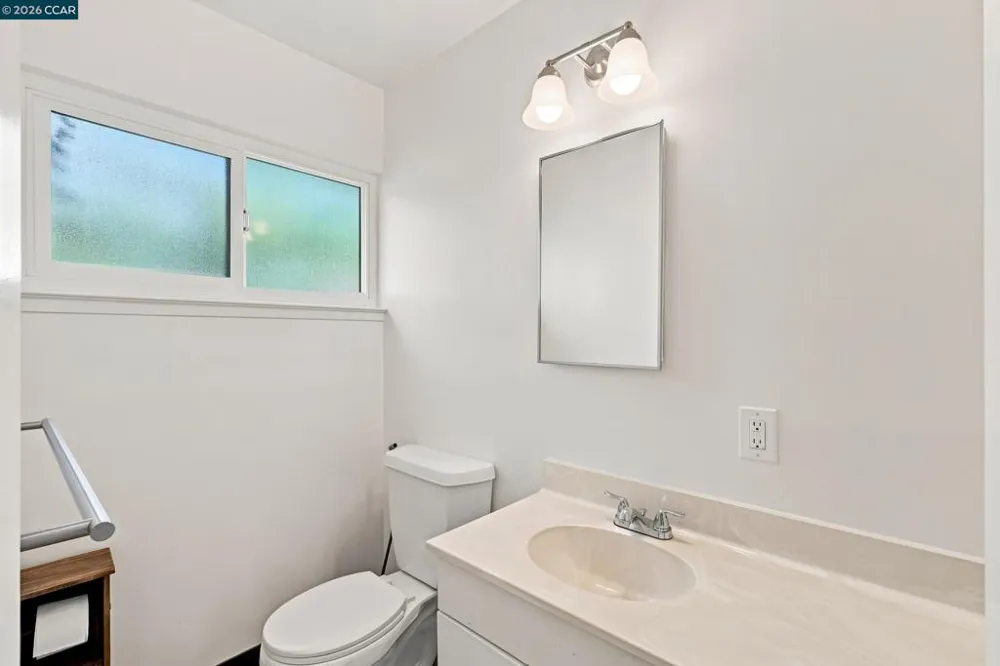 18490 Carlwyn Dr Castro Valley, CA 94546