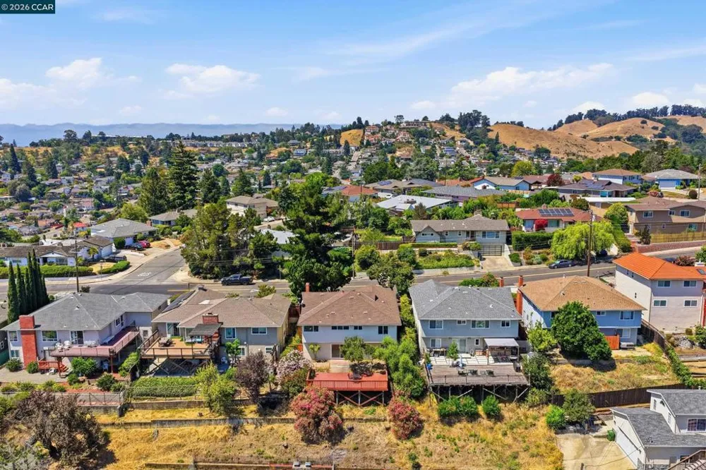 18490 Carlwyn Dr Castro Valley, CA 94546