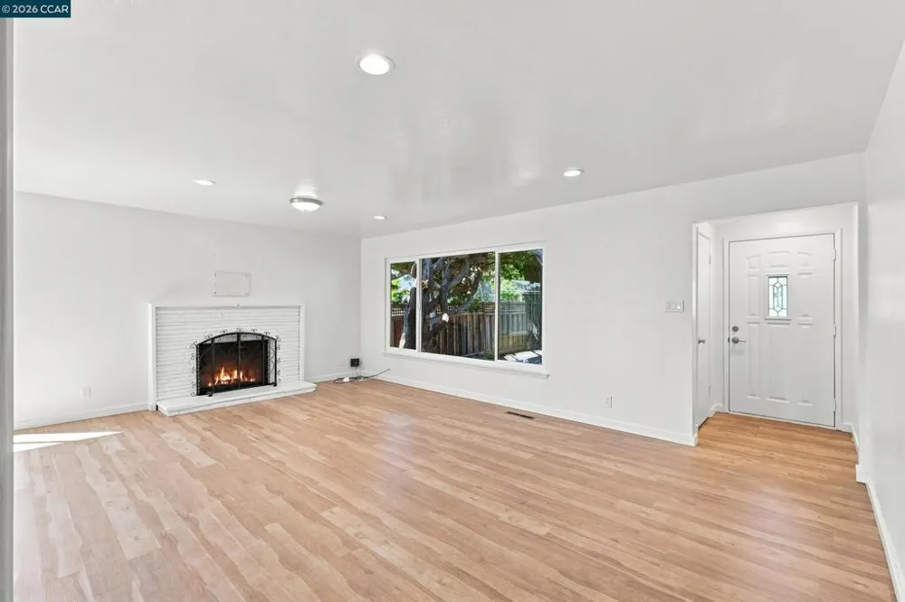18490 Carlwyn Dr Castro Valley, CA 94546